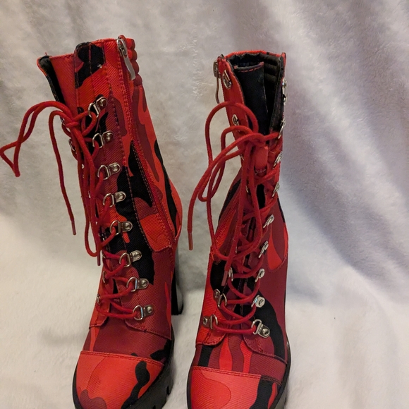 Stylish Red and Black Lace-Up Women's Boots - Picture 3 of 4